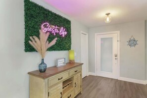 Interior - Pool home,Pet friendly, 5 mins drive to Siesta Key (Sarasota)