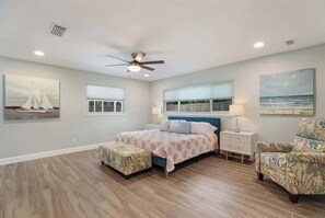 4 bedrooms, in-room safe, desk, iron/ironing board - Pool home,Pet friendly, 5 mins drive to Siesta Key (Sarasota)