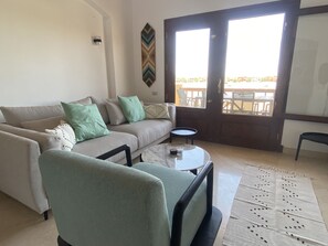 Living area - 2 BR flat overlooking open lagoon and private pool (Red Sea Governorate)