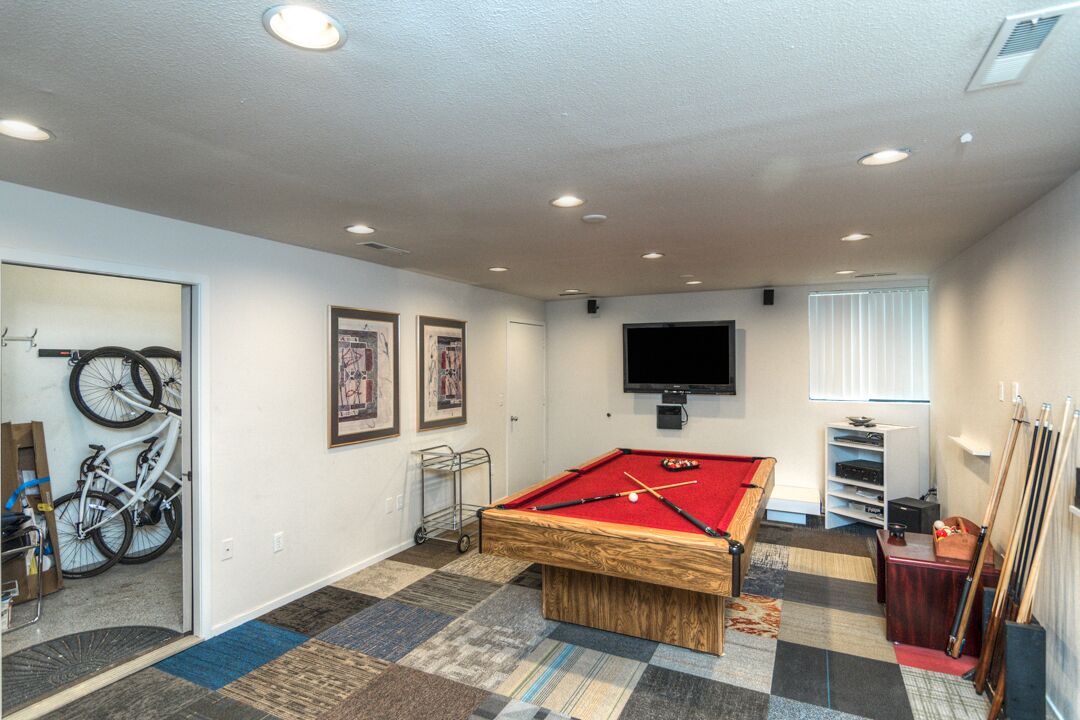 Modern Luxury Meets Sunriver! With SHARC passes, Hot tub, Gameroom