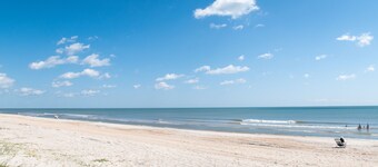 Pristine Oceanfront condo in Sawgrass 