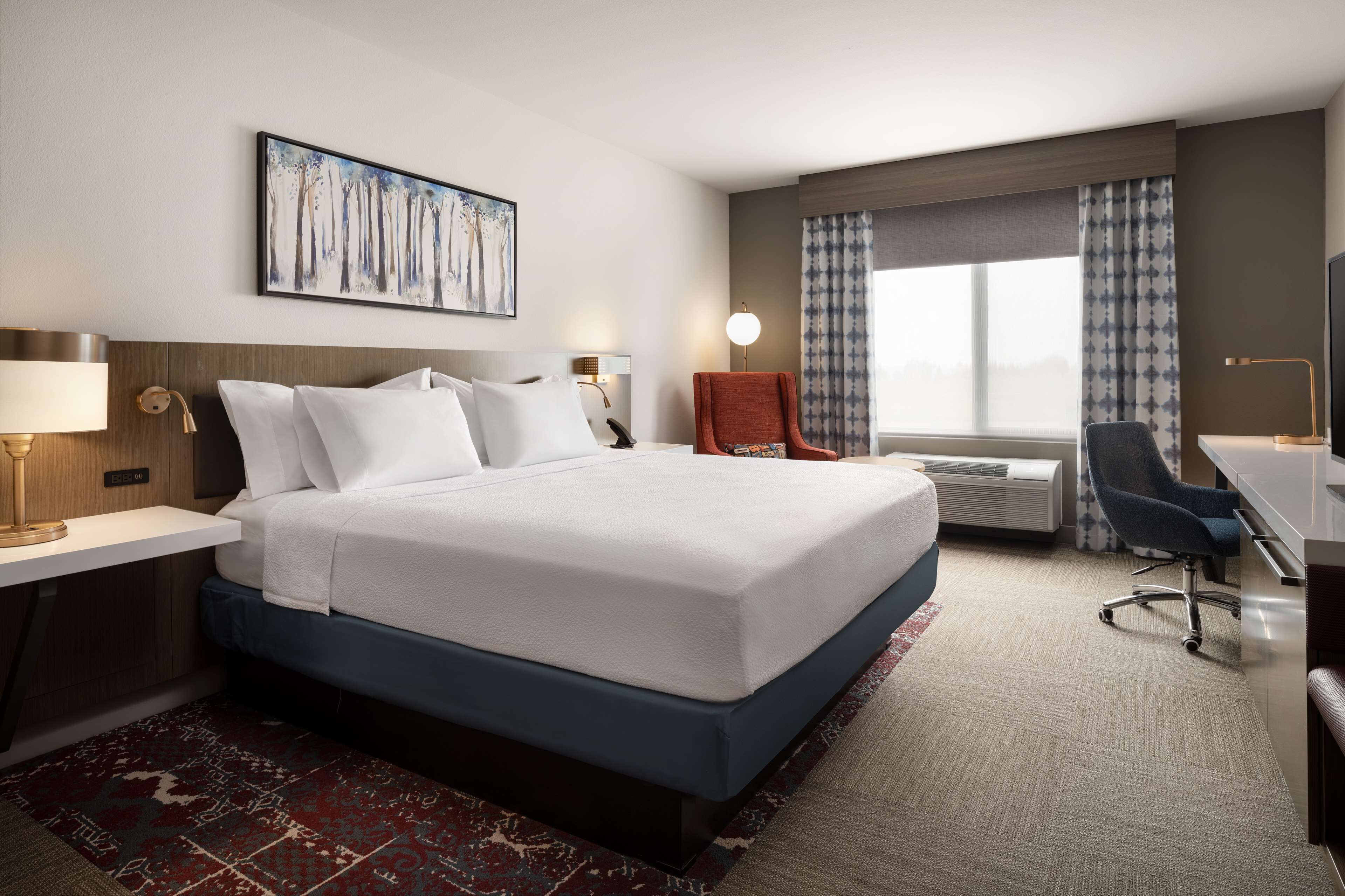 Bàn, khu vực làm việc phù hợp cho laptop, bàn ủi/dụng cụ ủi quần áo 