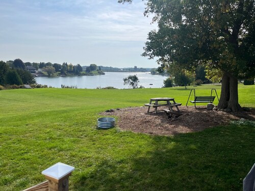 Riverview House. Close to River, Trails and Town. Comfortable 3 bedroom home.