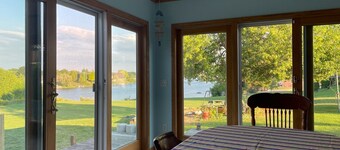 Riverview House. Close to River, Trails and Town. Comfortable 3 bedroom home.