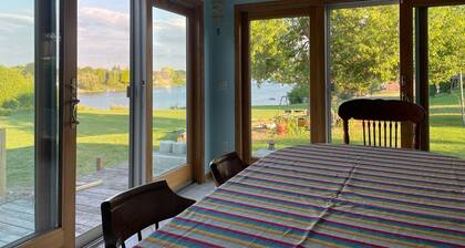 Riverview House. Close to River, Trails and Town. Comfortable 3 bedroom home.