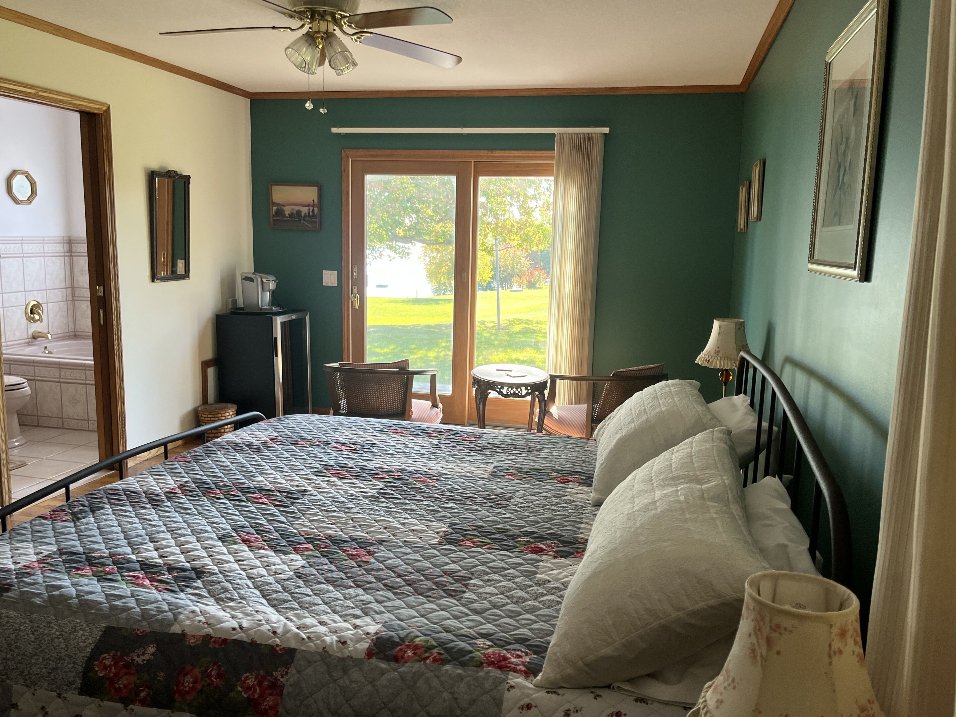 3 soverom, skrivebord, wi-fi (inkludert) og sengetøy