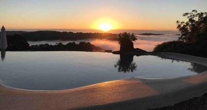 The Melbourne Tram- Noosa Hinterland Farm Stay & Nature Retreat