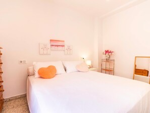 5 slaapkamers, een strijkplank/strijkijzer, internet, beddengoed