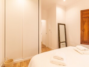 2 habitaciones, tabla de planchar con plancha, internet y ropa de cama 