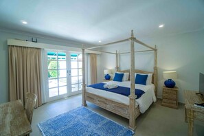 4 bedrooms, iron/ironing board, WiFi