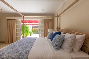 4 bedrooms, iron/ironing board, WiFi - A Holiday Paradise for Families and Friends - Central Sanur (Sanur)