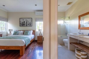 4 bedrooms, iron/ironing board, WiFi
