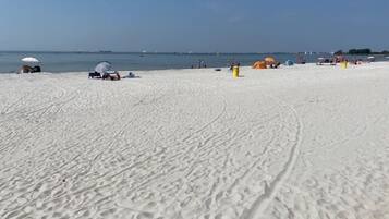 In Strandnähe, Liegestühle