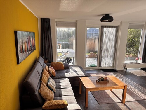 Villa Zonnezicht directly at the water, rain-shower, canoe, sauna, 400MBit WLAN