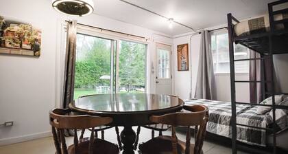 Family Cottage with Large Yard & Lake Access