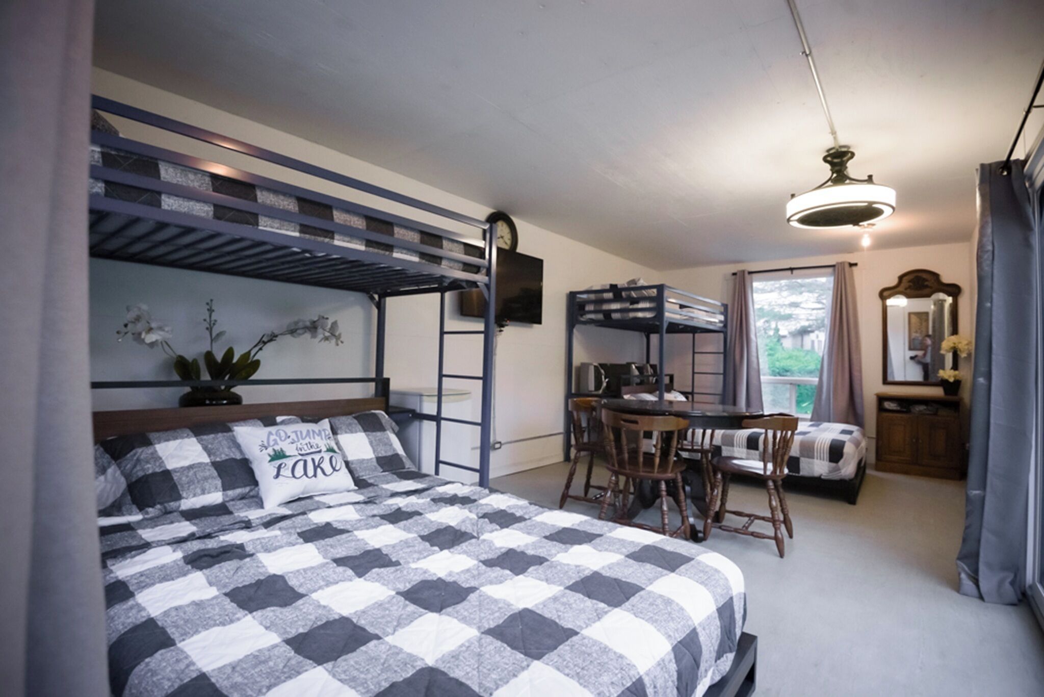 3 bedrooms, travel crib, free WiFi, bed sheets