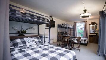 3 bedrooms, travel crib, free WiFi, bed sheets