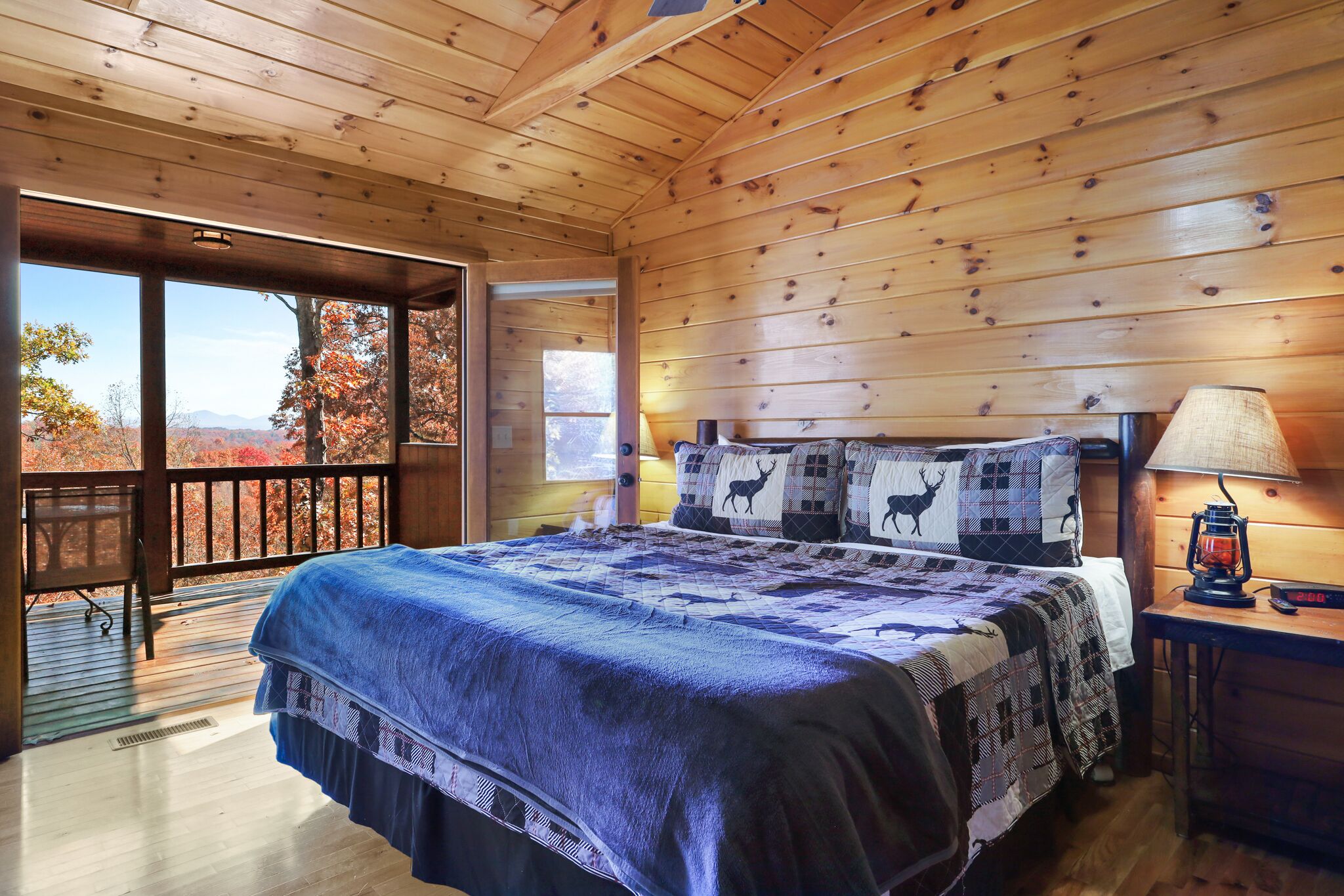 4 slaapkamers, een strijkplank/strijkijzer, reisbedje, gratis wifi