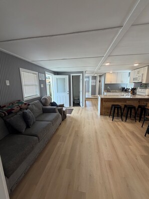 Smart TV - Catfish house boat for rent, sleeps 8,Ice machine. perfect place to fish 🐠  (Venice)
