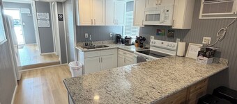 Catfish house boat for rent, sleeps 8,Ice machine. perfect place to fish 🐠 