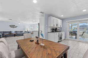 Interior - Waterfront - Private Fishing & Boating Dock - 4 Kayaks - Gulf of America Access (Hernando Beach)