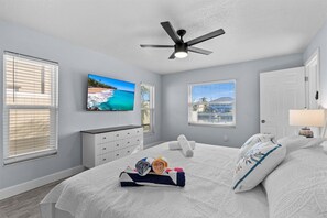 3 habitaciones, tabla de planchar con plancha y cuna de viaje 
