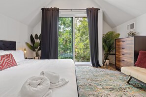 7 bedrooms, desk, iron/ironing board, travel crib