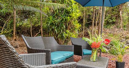 Three-bedroom Hawaiiana. Visit Volcanoe & more!