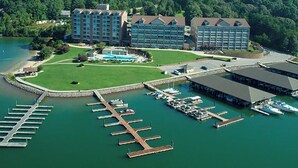 A large hotel with multiple buildings, a marina with docked boats, and a lake. - #245 Pointe - 2 Bedroom Lakefront Condo at Mariners SML (Bedford County)