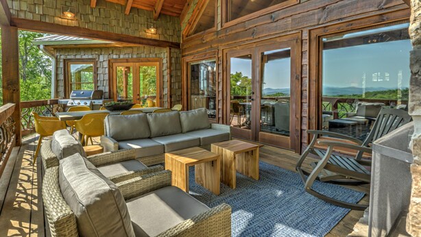 Terrace/patio - The Smokin' Buck Escape to Blue Ridge (Blue Ridge)
