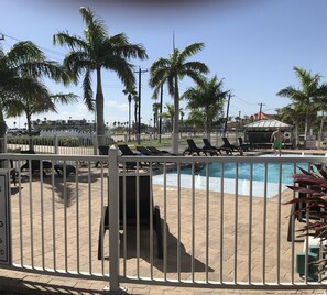 Piscina all'aperto, una piscina riscaldata