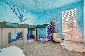 6 camere, una scrivania, ferro/asse da stiro, culla da viaggio