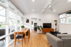 Interior - Modern Stylish Self-contained Apartment (Hazelwood Park)