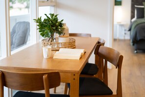 Dining - Modern Stylish Self-contained Apartment (Hazelwood Park)