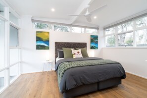 1 bedroom, iron/ironing board, free WiFi, bed sheets - Modern Stylish Self-contained Apartment (Hazelwood Park)