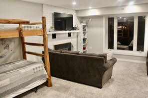 4 chambres, lit de bébé portatif, Wi-Fi, literie fournie