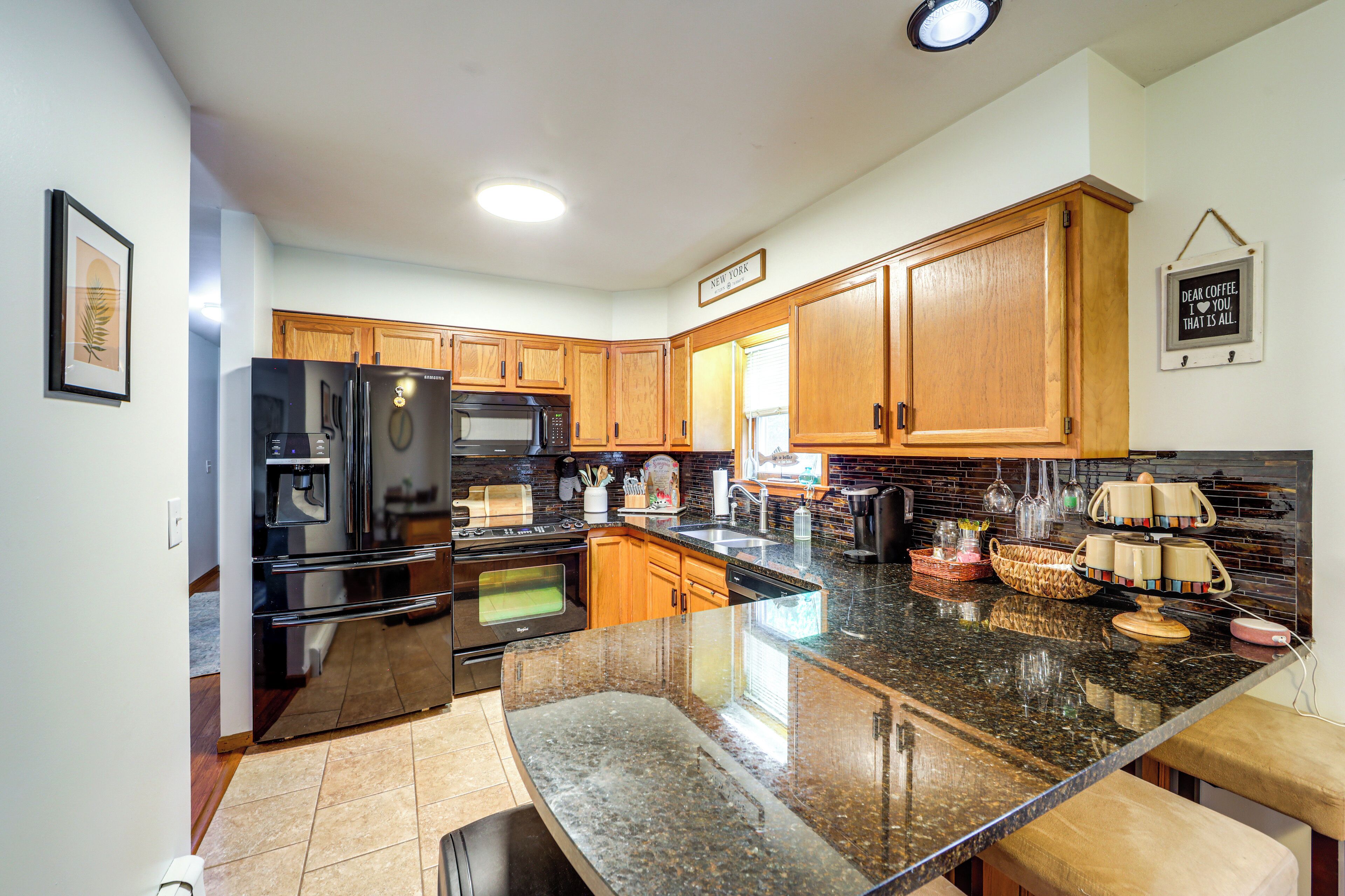 Kühlschrank, Mikrowelle, Herdplatte, Geschirrspüler