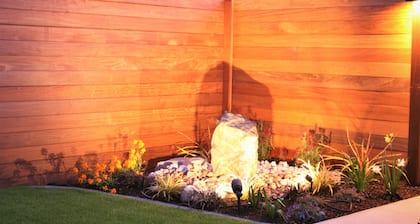 Relax & Enjoy Private Studio w/Courtyard