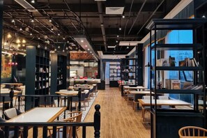 Dining - Bengenei Hotel (Qiongzhong)