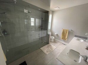 花灑/浴缸組合、風筒、提供毛巾、番梘