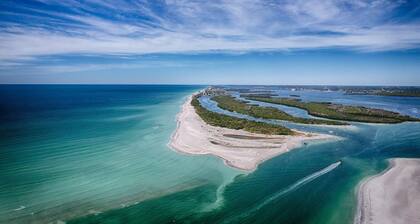 SW Florida close to beach. HEATED SALT WATER POOL