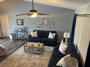 Smart TV, DVD player, stereo - SW Florida close to beach.   HEATED SALT WATER POOL (Rotonda West)