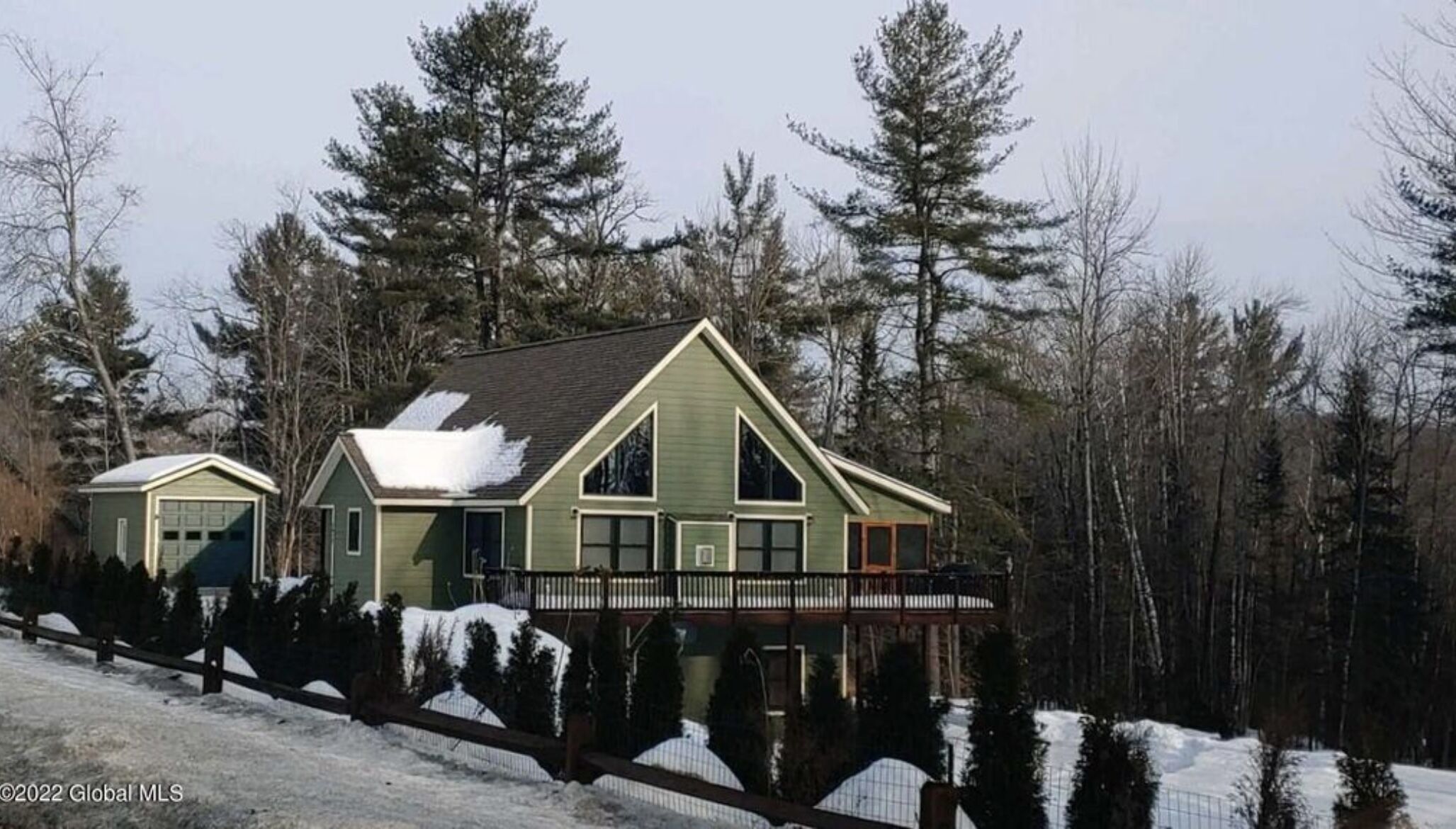 Adirondack Mountain House with hot tub and EV charger 4BR/4 Bath