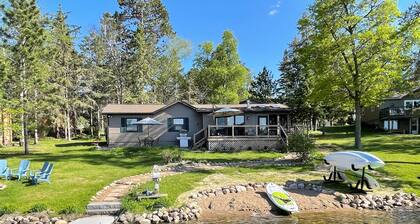 Family boating cottage on Whitefish Chain of Lakes