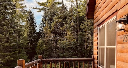 Family-friendly, Luxury Log Cabin Nestled in the Woods - 10 Mins to Sunday River
