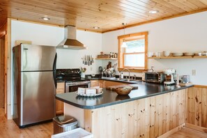 Geladeira, fogão, cooktop, lava-louças