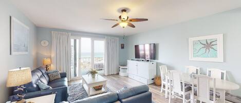 TV connectée, lecteur de DVD, livres, chaîne hi-fi