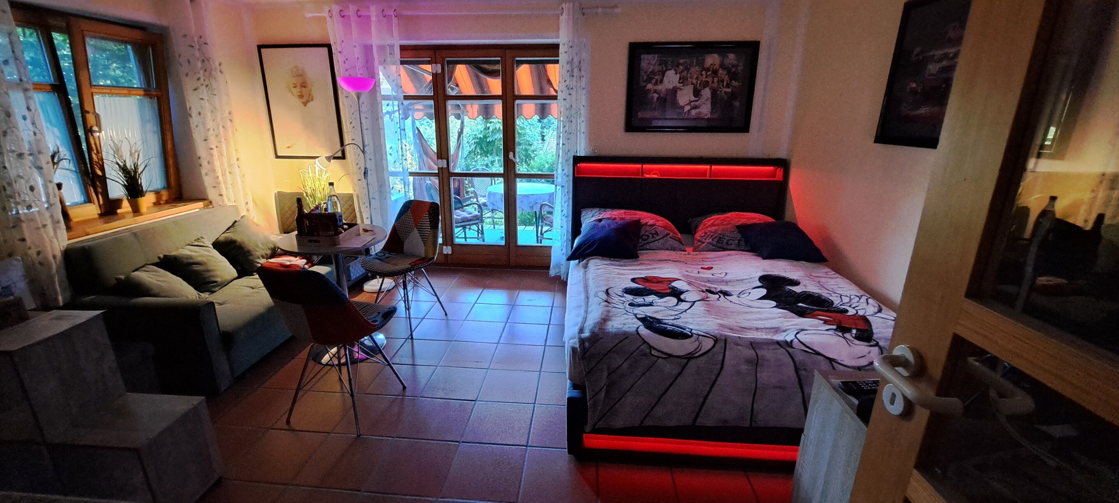 Fer et planche à repasser, Wi-Fi gratuit, draps fournis