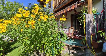 Einzimmerapartment 'Chiemgau - Erleben' mit Bergblick, Garten und WLAN