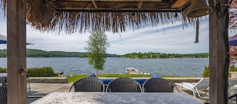 Candlewood Lakefront 3bd/ 2 bath house w/ 180 degree views!